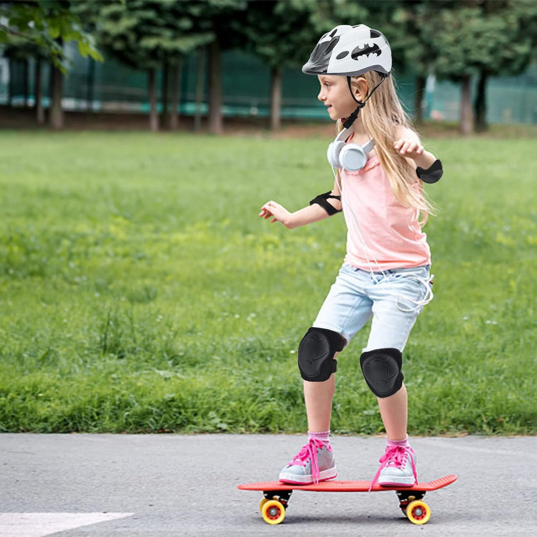 Set Protectie Pentru Copii 7 in 1, Casca cu Marime Reglabila, Genunchiere, Cotiere si Aparatori Incheieturi, Multicolor, 3-8 ani, Batman, Marimea S, Alb