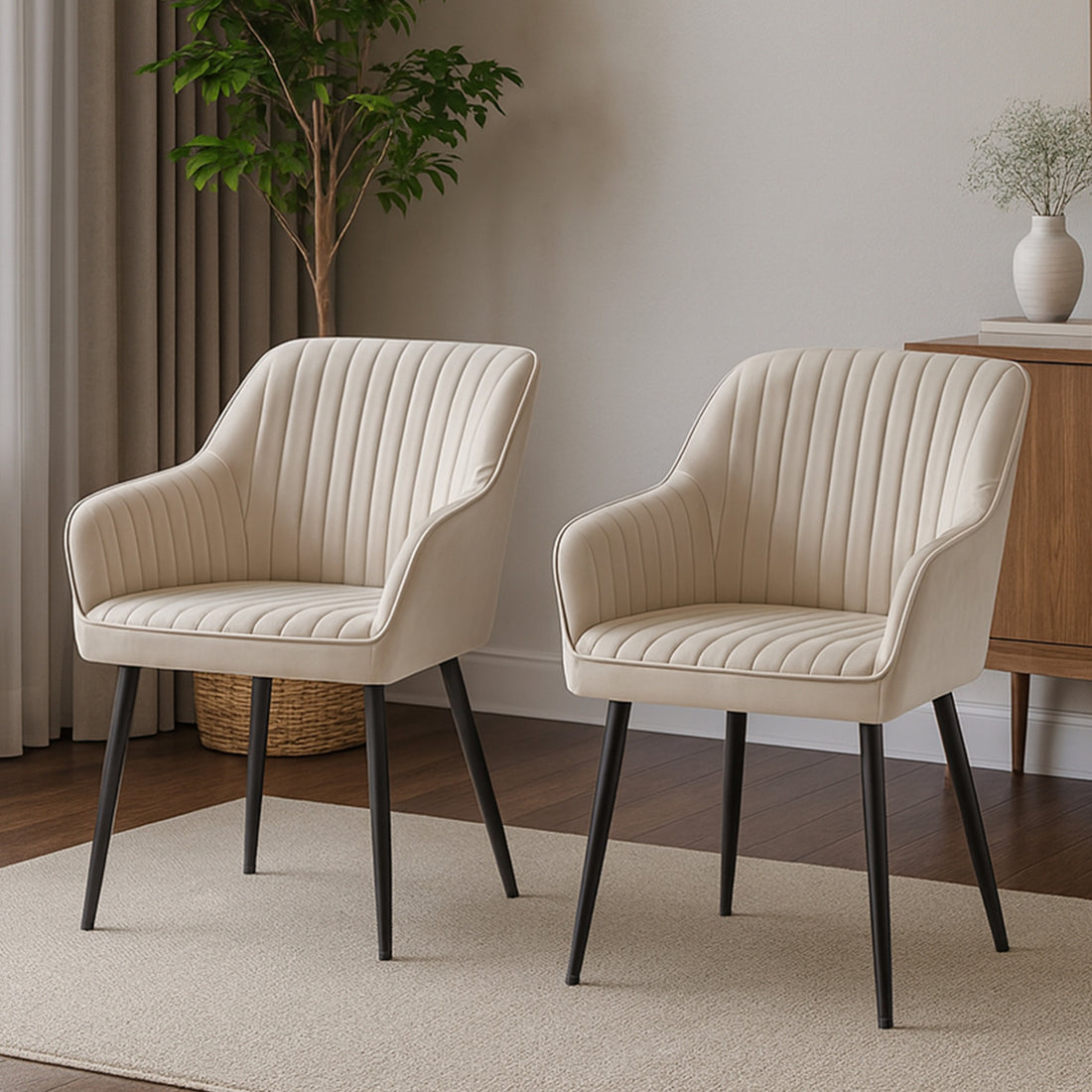 Set 2 Scaune Elindor® Ergonomice, Design Contemporan, Scaun cu Spatar si cu Manere, din Catifea cu Picioare Metalice Negre, Potrivite pentru Living, Bucatarie, Birou, Dormitor, Latime Sezut 49 cm, 55.5 x 43 x 83 cm, Bej Deschis