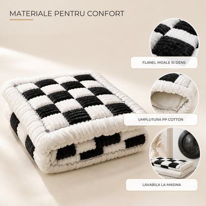 Patura Caini Scaun Auto Elindor® pentru Protectie Bancheta, Transport Animale, Caini si Pisici, Universala, Pat Auto Bancheta Spate, Lavabila, Antialunecare, Model Sah, 137 × 63 × 5 cm, Negru cu Alb
