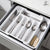 Organizator Extensibil Elindor® pentru Tacamuri si Ustensile de Bucatarie, 7 Compartimente, Sertar Extensibil 31 × 21.5 × 4 cm, Suport Ajustabil pentru Cutite, Linguri, Furculite, Alb