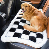 Husa Scaune Auto Elindor® pentru Protectie Scaun Sezut / Spatar si Transport Animale, Caini si Pisici, Universala, Ofera Protectie Pentru Bancheta Spate Masina, Antialunecare, 137 × 63 × 5 cm, Negru / Alb