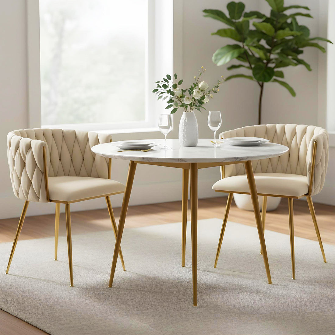 Set 2 Scaune Elindor® Ergonomice, Tip Scoica, Design Contemporan, Scaun cu Spatar si cu Manere, din Catifea cu Picioare Metalice Aurii, Potrivite pentru Living, Bucatarie, Birou, Dormitor, Bej