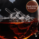 Set Decantor Glob Pământesc pentru Whiskey cu 2 Pahare Gravare, Stativ din Lemn, Transparent