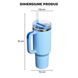 Cana Termos Elindor® din Otel Inoxidabil, 1200 ml, Izolatie Termica cu Pereti Dubli, cu Capac si Pai Reutilizabil, Rezistenta la Scurgeri, Ideala pentru Apa, Ceai, Cafea sau Smoothie, Utilizare in Masina Suport Auto, Albastru Deschis