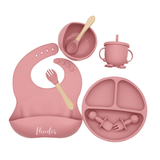 Set hrănire bebe din silicon, 8 piese: bavetă, farfurie compartimentată, bol cu ventuză, 2 seturi linguriță și furculiță, cană, fără alergeni, roz.