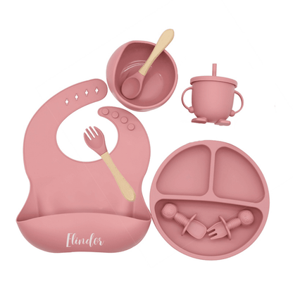 Set hrănire bebe din silicon, 8 piese: bavetă, farfurie compartimentată, bol cu ventuză, 2 seturi linguriță și furculiță, cană, fără alergeni, roz.