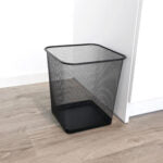 Cos de Gunoi Bucatarie Elindor® Capacitate 18L, din Plasa Metalica, pentru Blat sau Sub Chiuveta, Multifunctional, in Dulap, Bucatarie, Baie, Birou, Camara, Potrivit pentru Colectare Selectiva, 27 x 27 x 50 cm, Negru