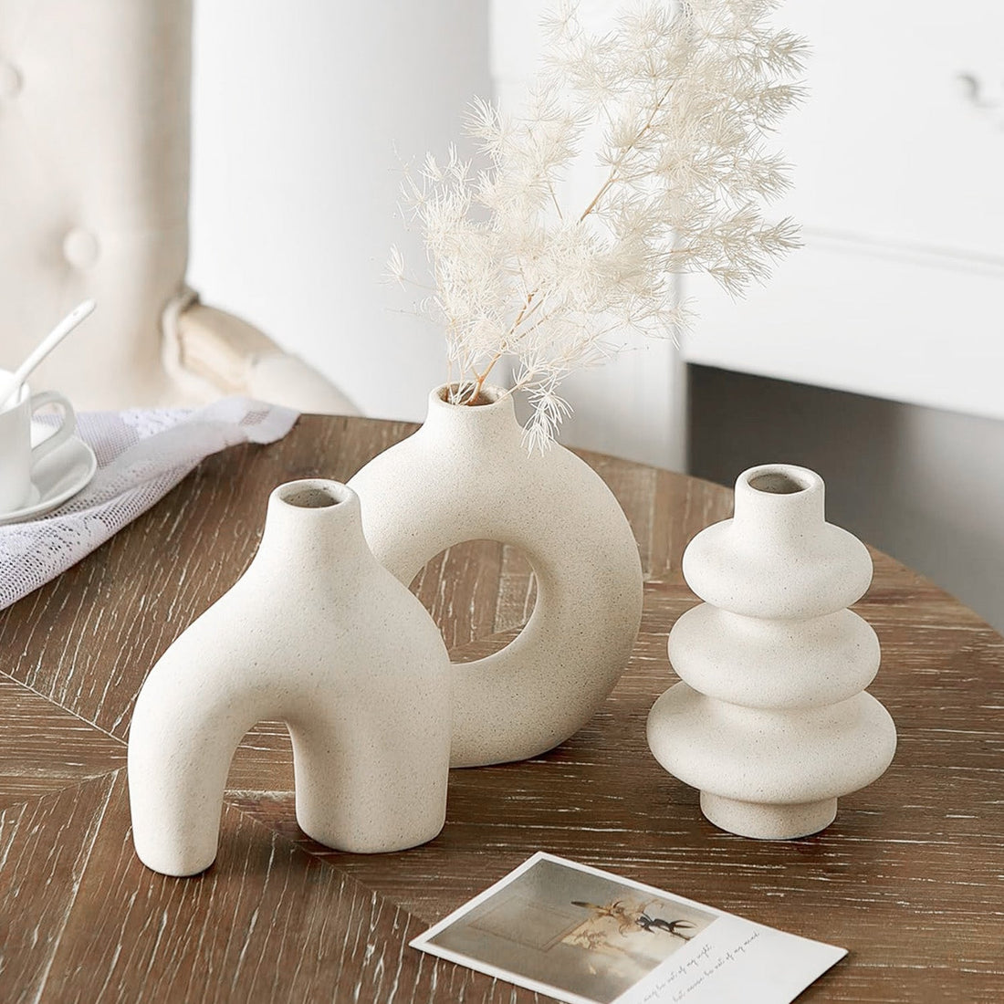 Set 3 Vaze Ceramica Elindor® cu Forme Abstracte, Decor Contemporan, Dimensiuni Diferite, Alb