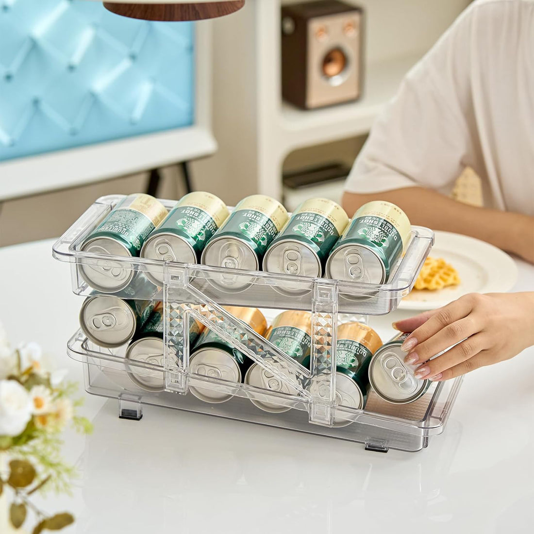 Organizator Bauturi Elindor® pentru Frigider, Dulap sau Blat, 10-11 Doze de 330-500 ml, 2 Nivele, Ajustabil, Antiderapant, Potrivit si pentru Iaurt,32 x 23.5 x 16.5 cm, Transparent