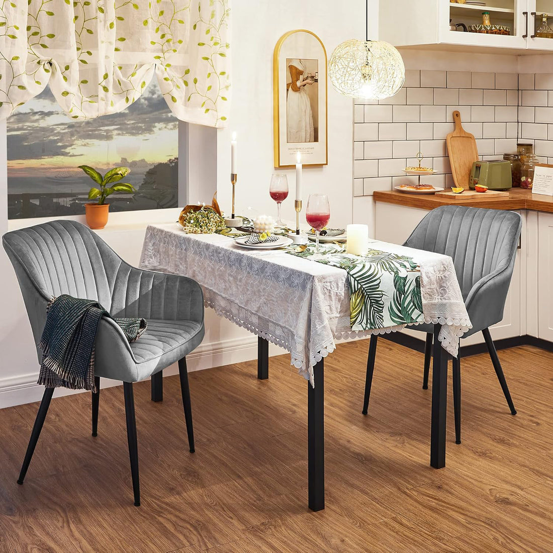 Set 2 Scaune Elindor® Ergonomice, Design Contemporan, Scaun cu Spatar si cu Manere, din Catifea cu Picioare Metalice Negre, Potrivite pentru Living, Bucatarie, Birou, Dormitor, 90x60x45 cm, Gri