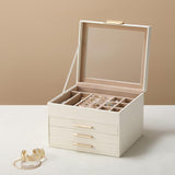 Cutie de Bijuterii Elindor® cu Capac, Organizator 4 Niveluri, 3x Sertar, Spatiu de Depozitare Inel, Verighete, Lantisoare, Bratari, Cercei, Caseta din Material Catifelat, Design Rafinat, Simplu si Elegant, Piele Ecologica, Bej