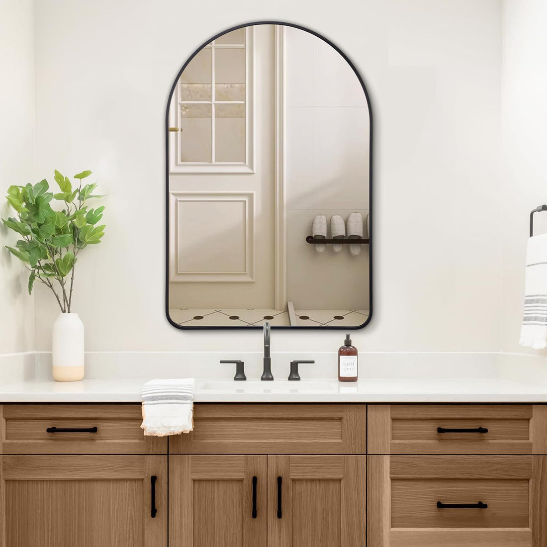 Oglinda de Perete Elindor® Arcuita 55x75 cm, Reflexie HD, Rama Neagra